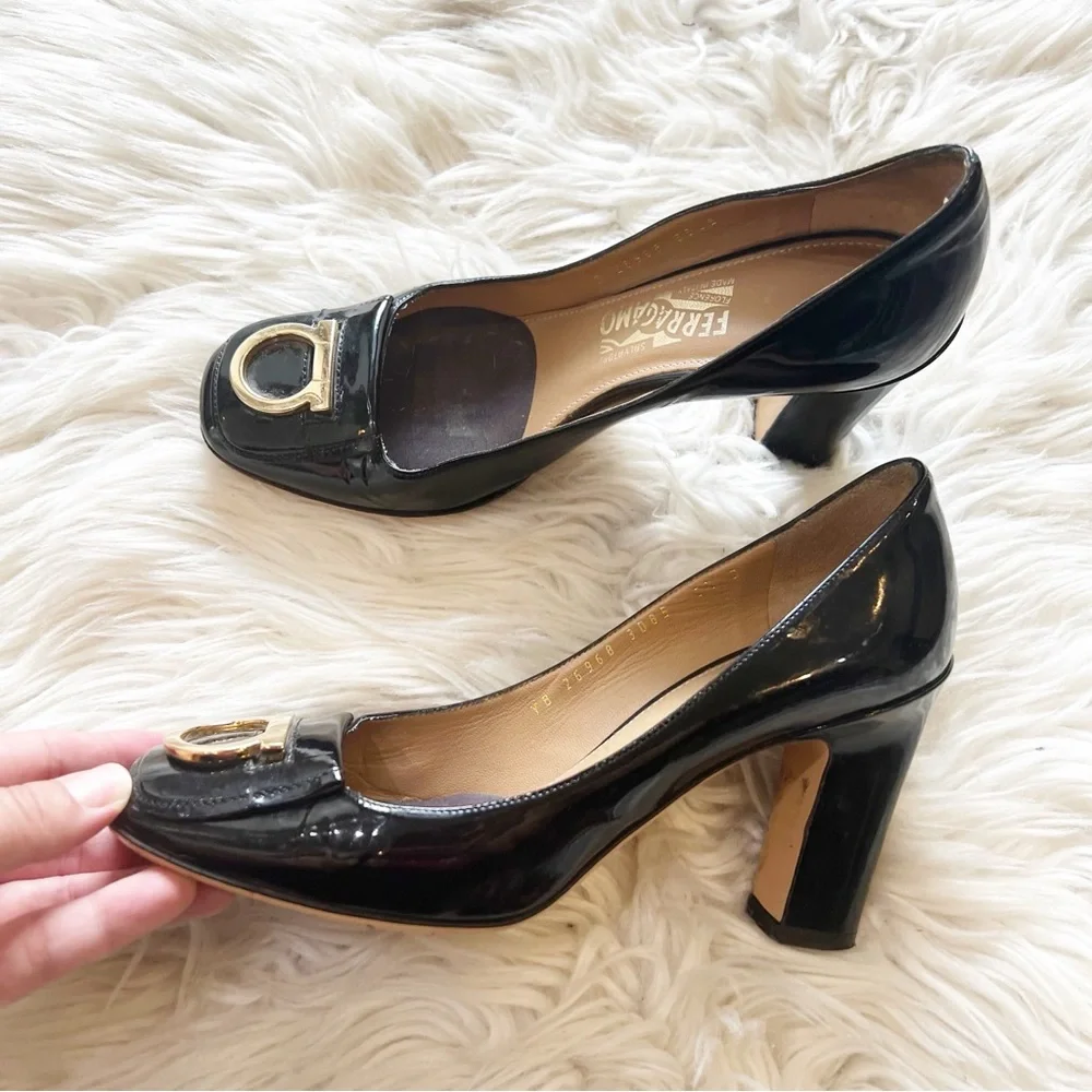 Salvatore Ferragamo Black Patent Leather Gold Logo Heels Women’s Size 6.5B - Picture 3 of 9